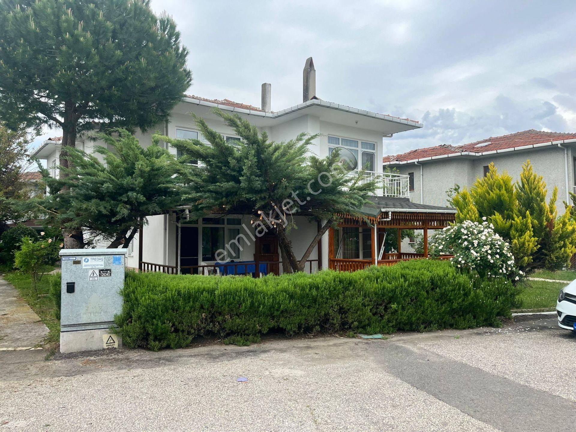 Remaxland Dan Demirli Tatil Sitesinde Satılık Villa