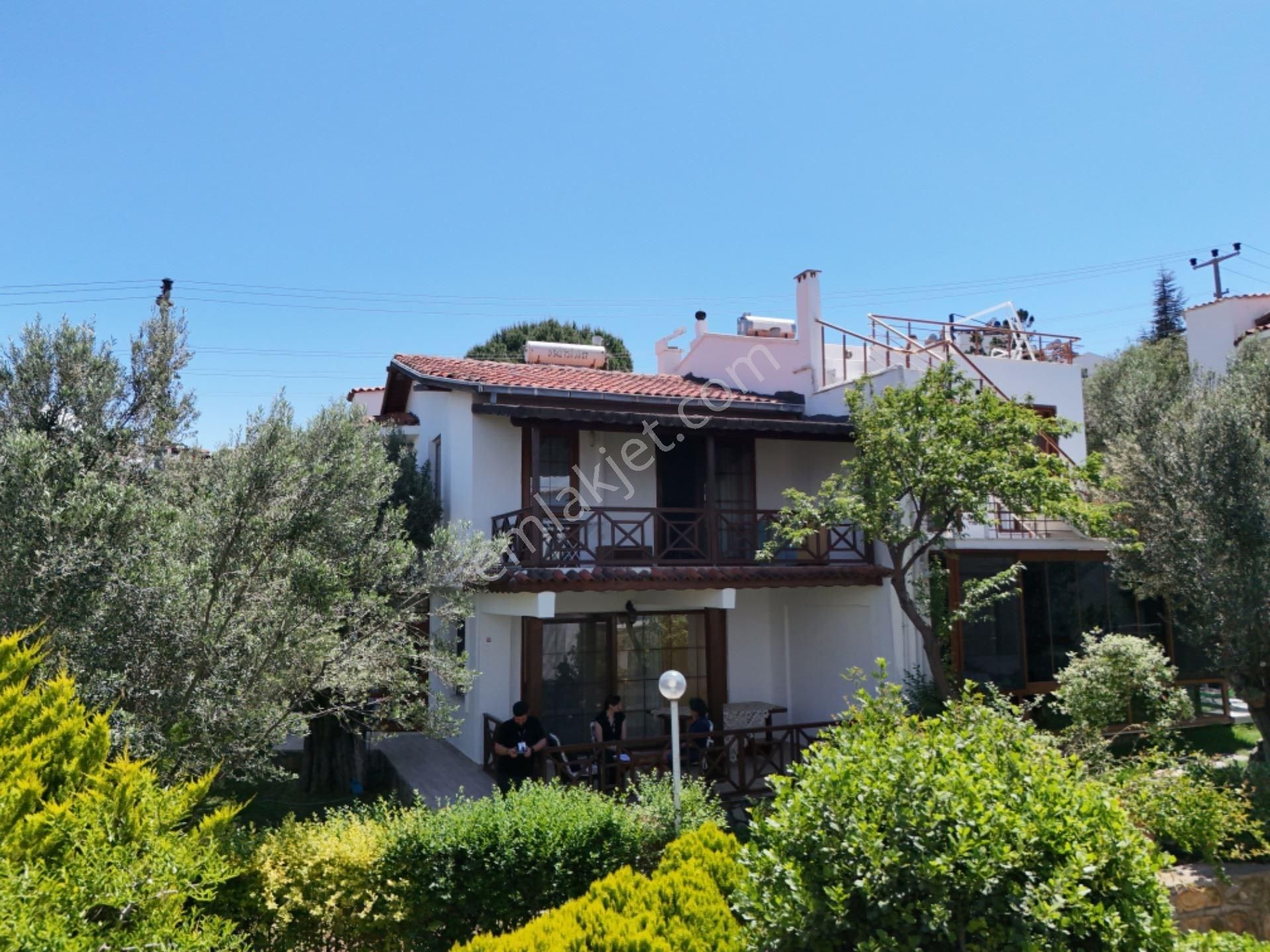 Pelitköy'de Denize Sıfır Yunuskent Sitesi İçinde Villa