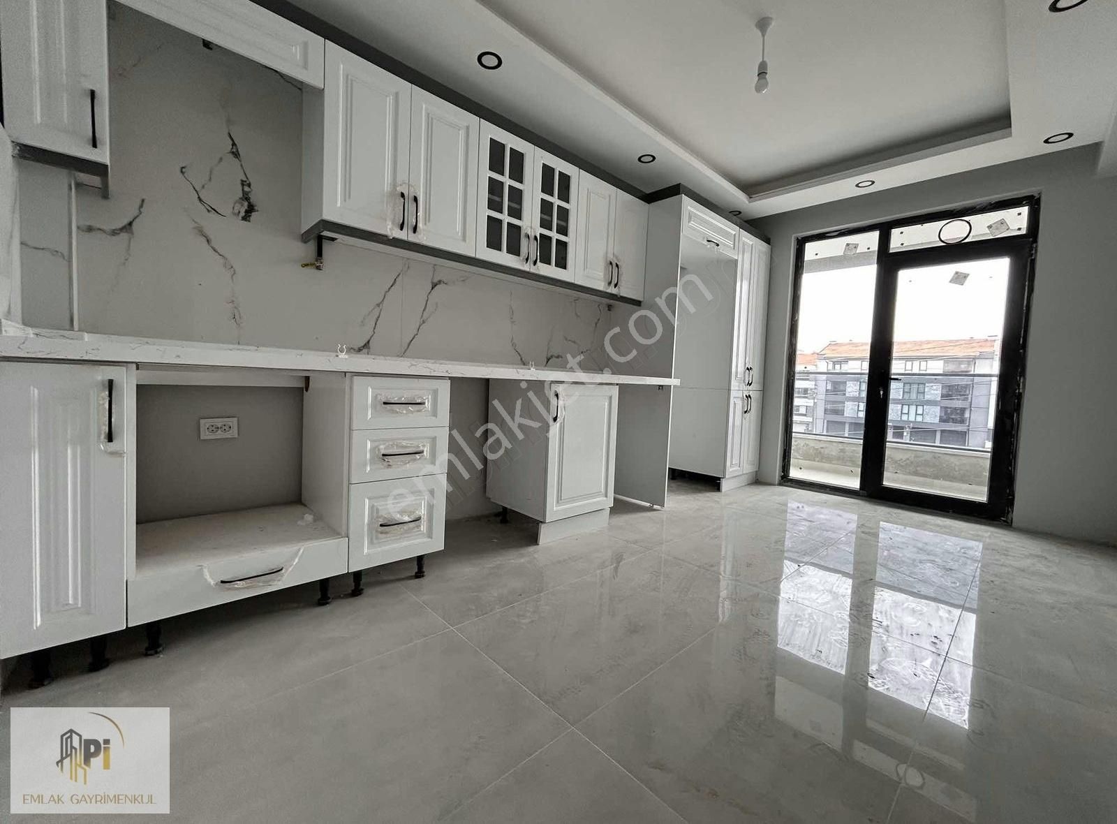 Pi Emlak'tan Çamlıca Mh. Geniş Sıfır 2+1 Satılık Daire