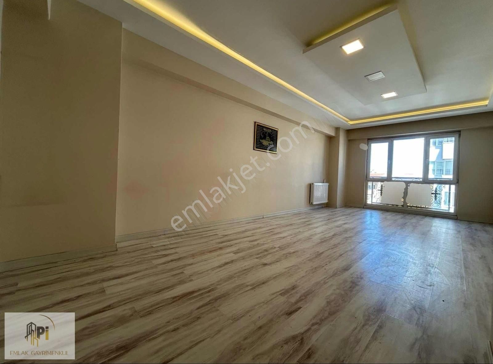 Pi Emlak'tan Yunus Emre Cd. Üzeri 3+1 Bakımlı Daire