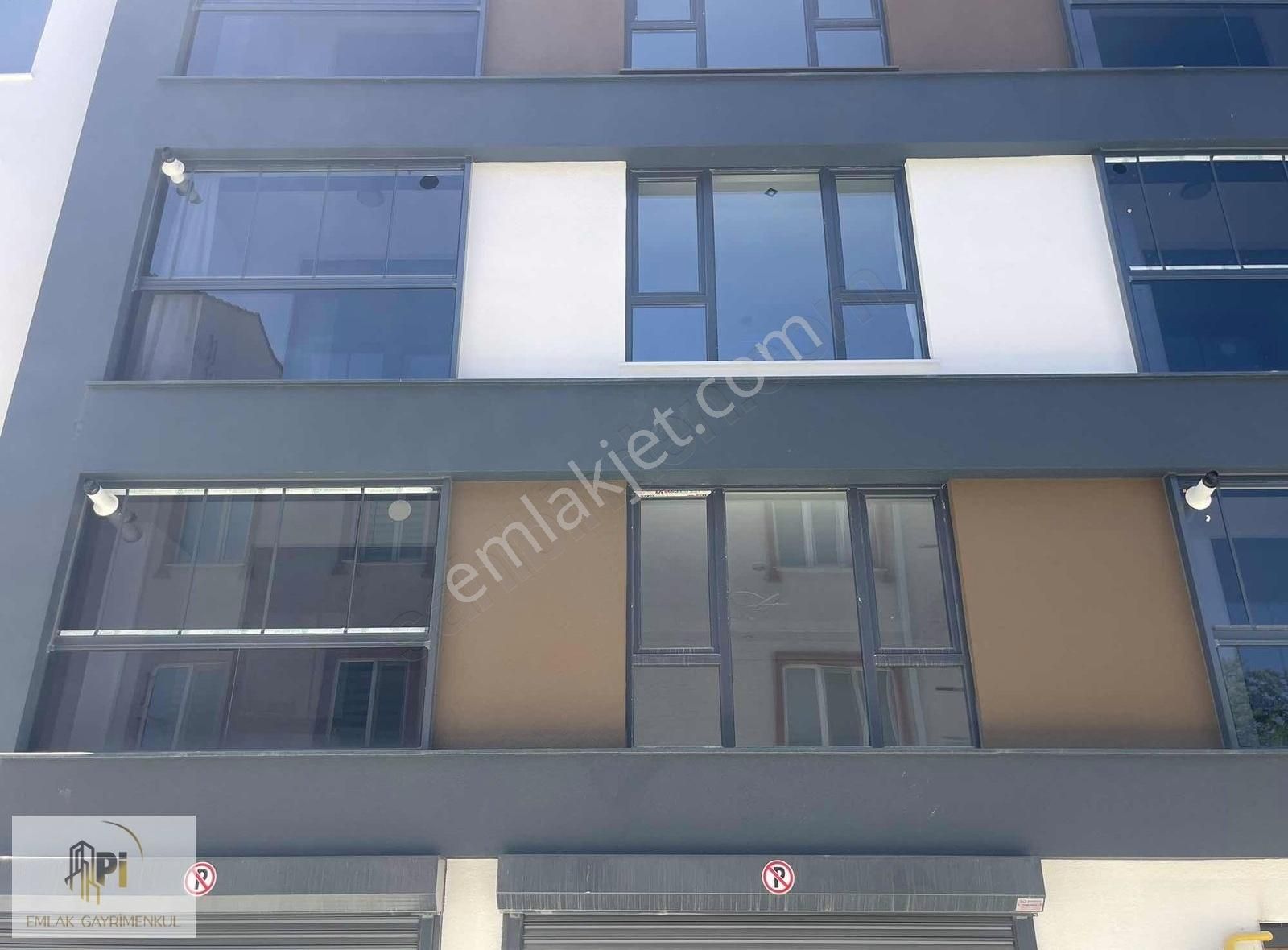 Pi Emlak'tan Çamlıca'da Yerden Isıtma Özel Garajlı 3+1 Daire