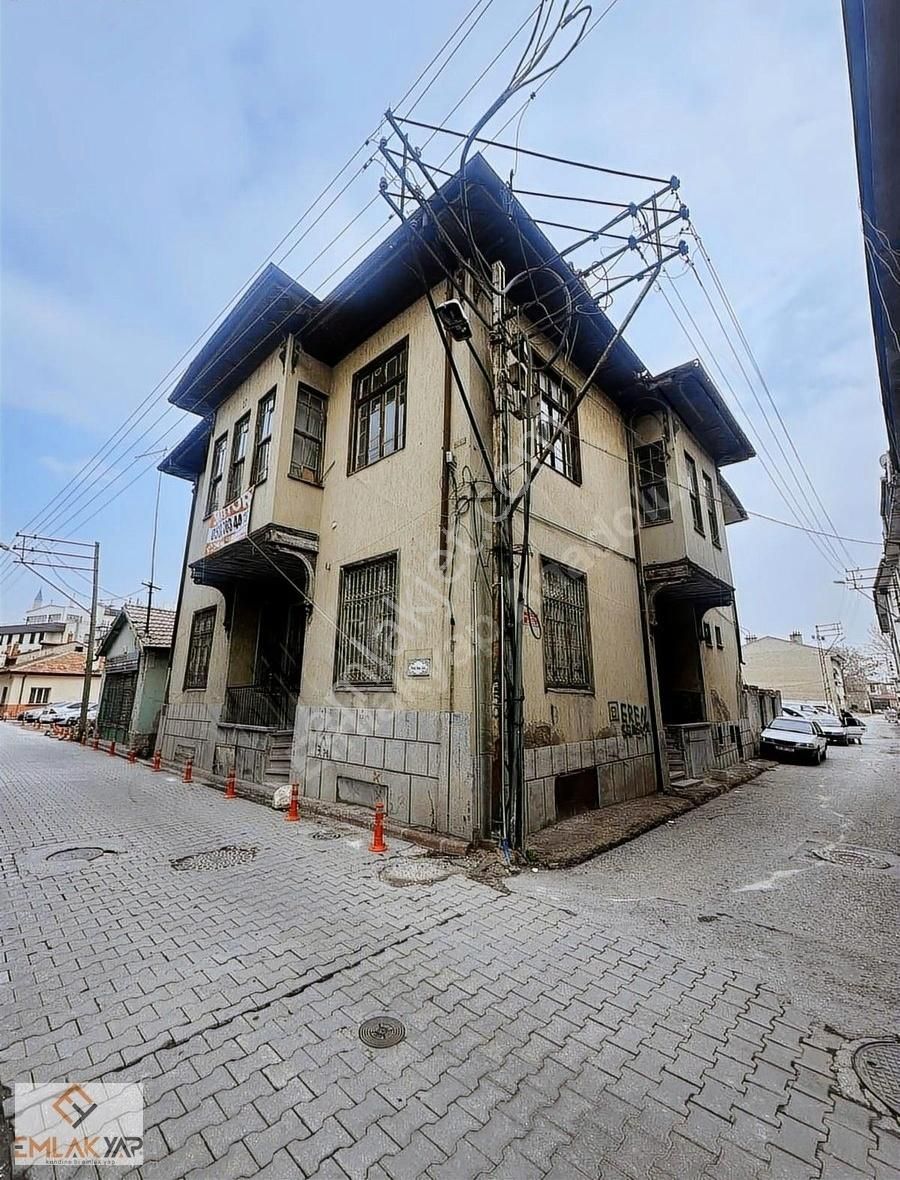 Yaklaşık 180 Yıllık 494 M2 Alan İçerisinde Tarihi Ticari Bina