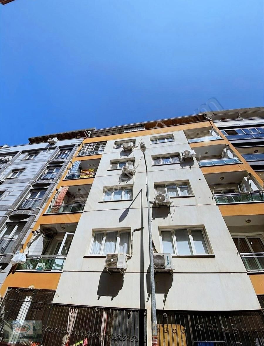 Akman Gayrimenkul'den Muradiye'de Satılık Arakat 2+1 Daire