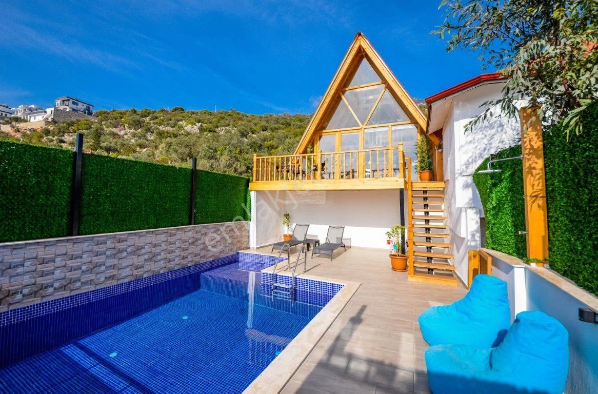 Kaş Kalkan'da Plaja Yakın, 2 Kişilik Özel Havuzlu Bungalov Villa