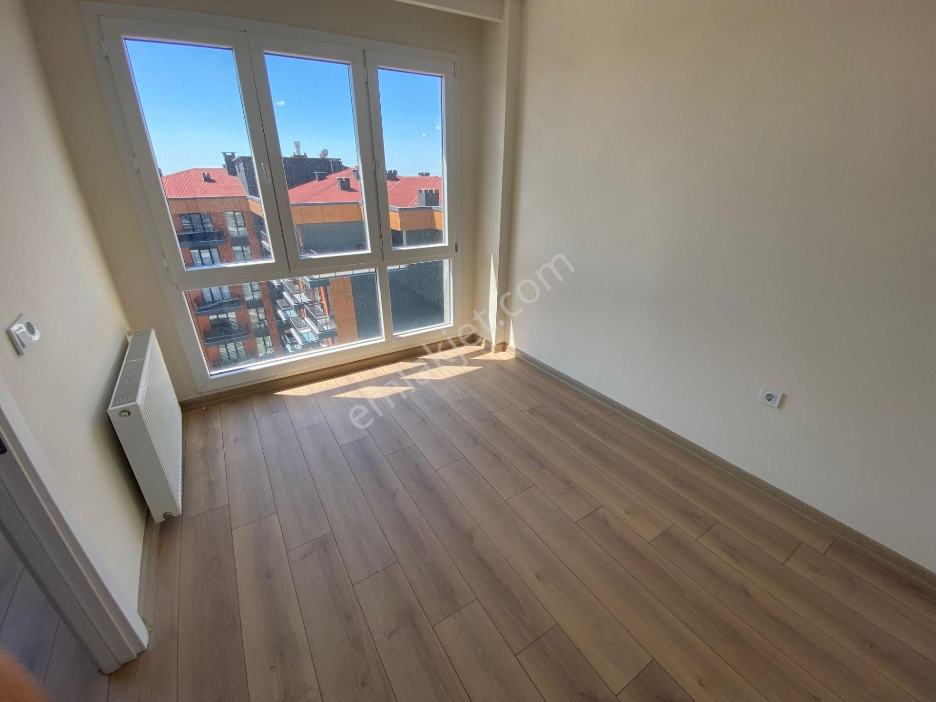 Remax Land'dan Bey Konaklarında Lüks Geniş Satılık 1+1 Daire