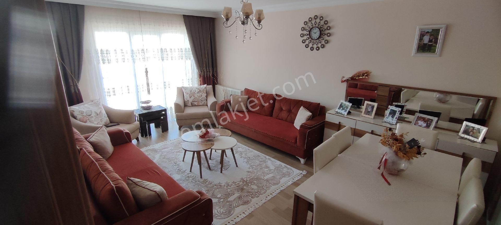 Gevaş Caddede Yapılı Merkezi Ön Cephe