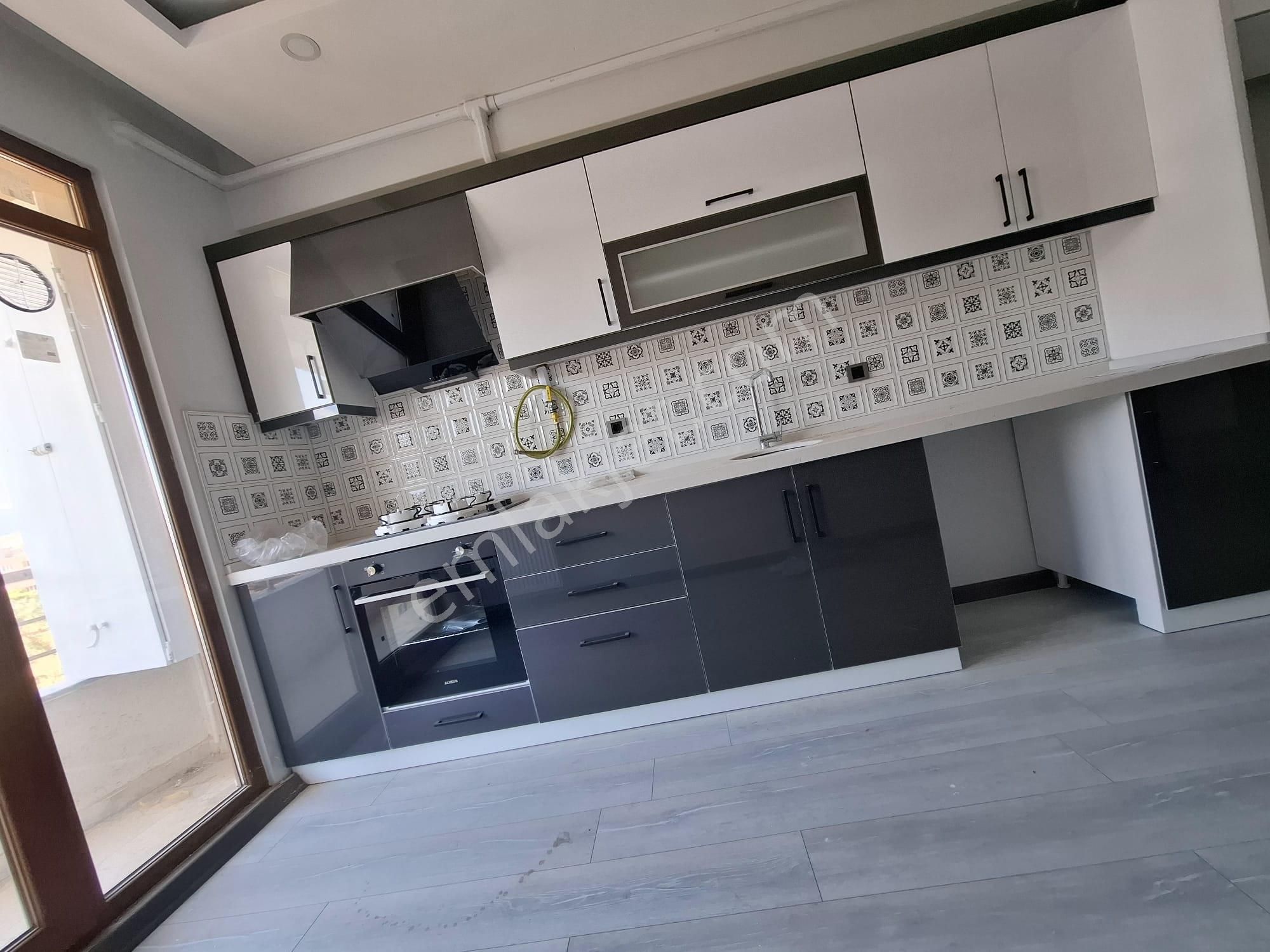 Akman'dan Edremit Diş Hastanesi Yakını Sıfır 2+1 Kiralık Daire