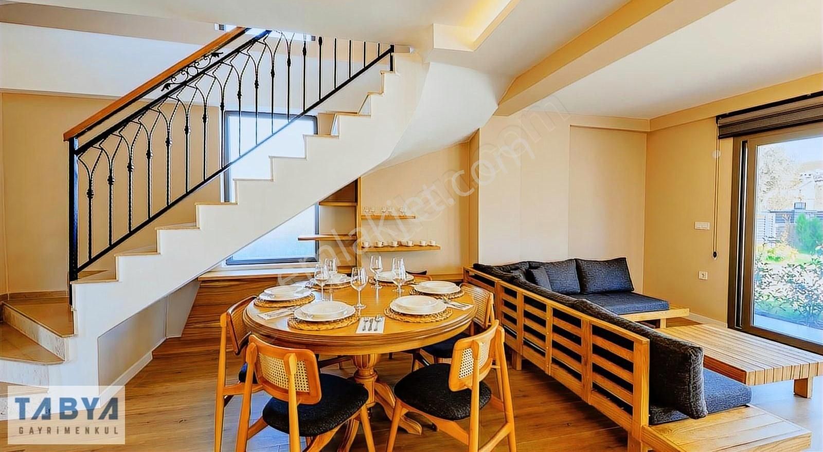 Sığacık'da Site İçerisinde Ful Eşyalı Havuzlu Tam Müstakil Villa - Görsel 30