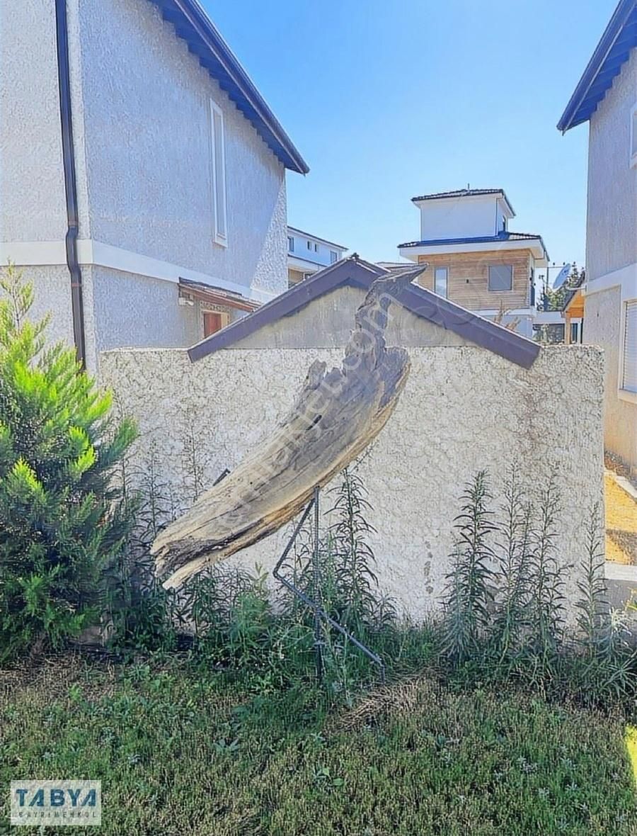 Sığacık'da Site İçerisinde Ful Eşyalı Havuzlu Tam Müstakil Villa - Görsel 26