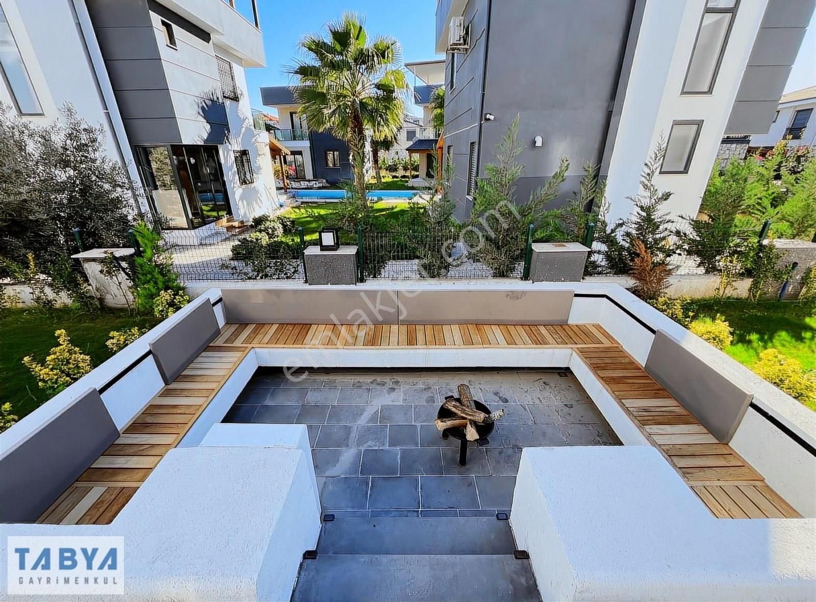 Sığacık'da Site İçerisinde Ful Eşyalı Havuzlu Tam Müstakil Villa - Görsel 29