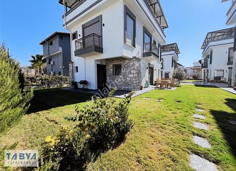 Sığacık'da Site İçerisinde Ful Eşyalı Havuzlu Tam Müstakil Villa - Görsel 17