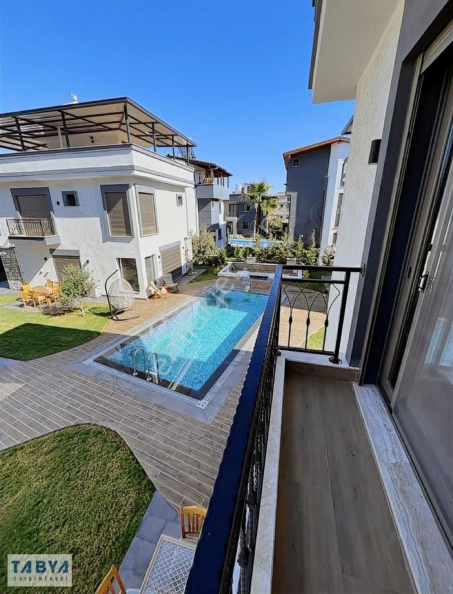 Sığacık'da Site İçerisinde Ful Eşyalı Havuzlu Tam Müstakil Villa - Görsel 25