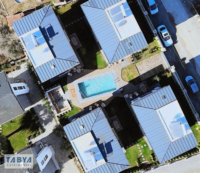 Sığacık'da Site İçerisinde Ful Eşyalı Havuzlu Tam Müstakil Villa - Görsel 23