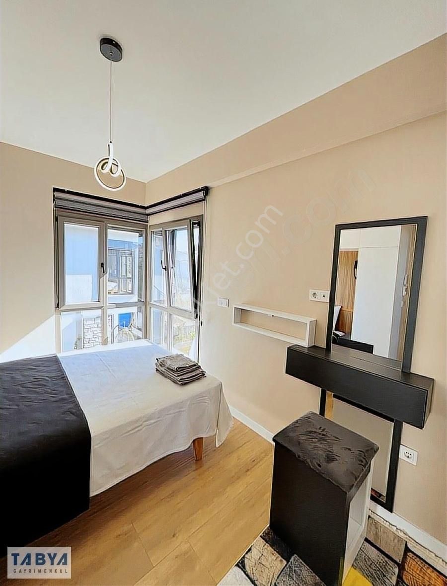 Sığacık'da Site İçerisinde Ful Eşyalı Havuzlu Tam Müstakil Villa - Görsel 5