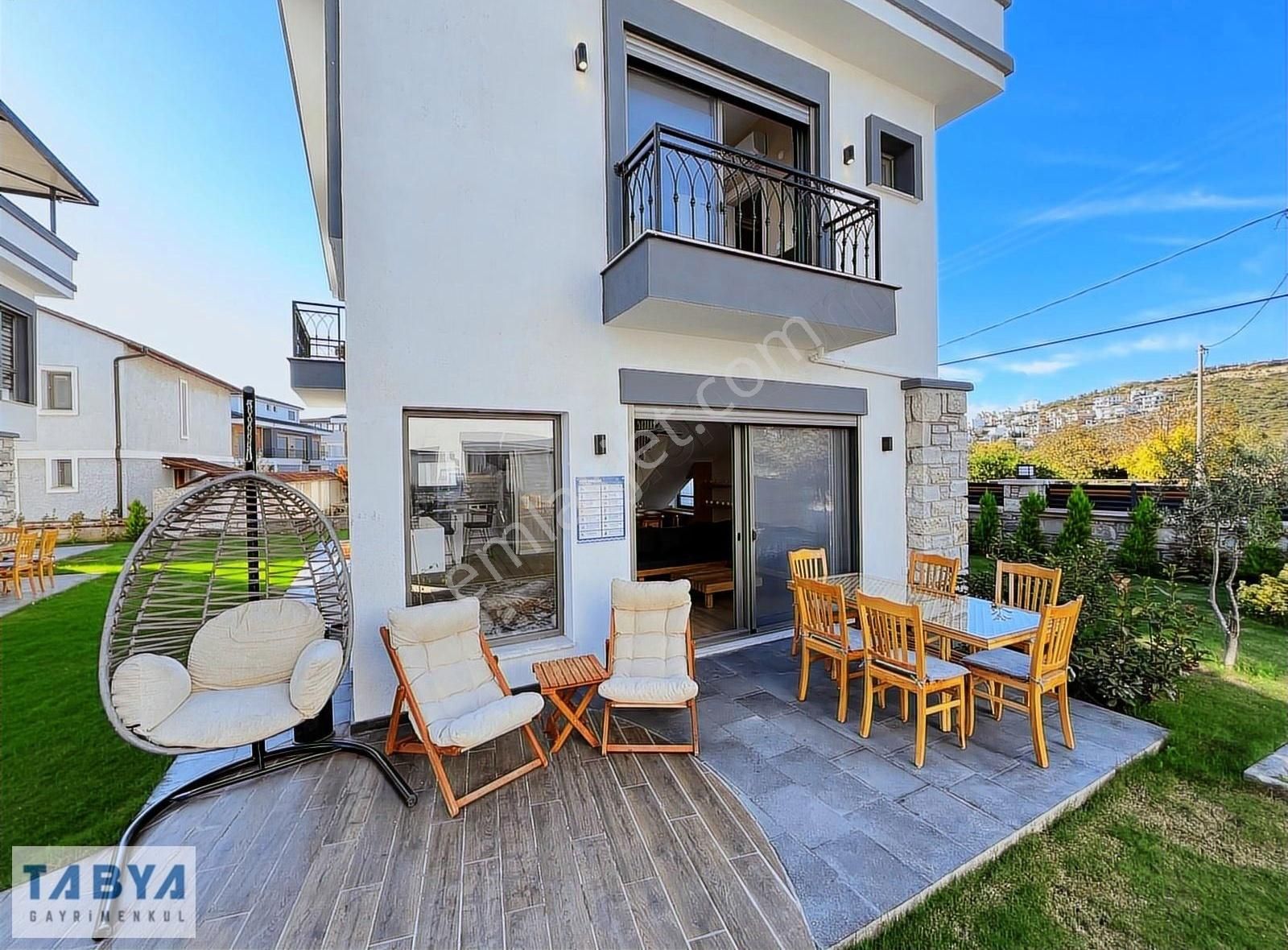 Sığacık'da Site İçerisinde Ful Eşyalı Havuzlu Tam Müstakil Villa - Görsel 2