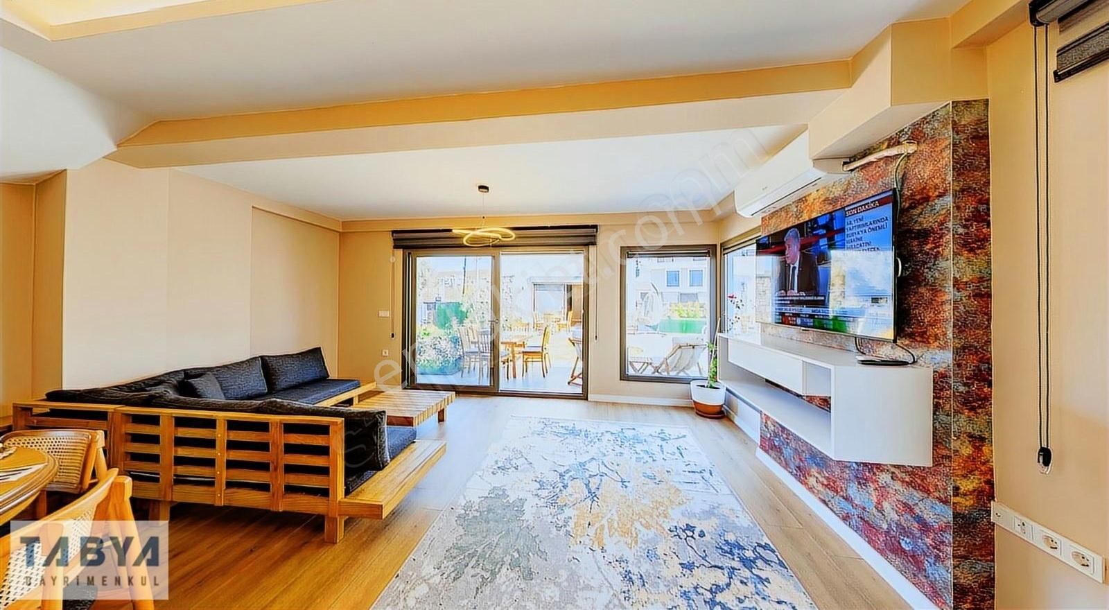 Sığacık'da Site İçerisinde Ful Eşyalı Havuzlu Tam Müstakil Villa - Görsel 15