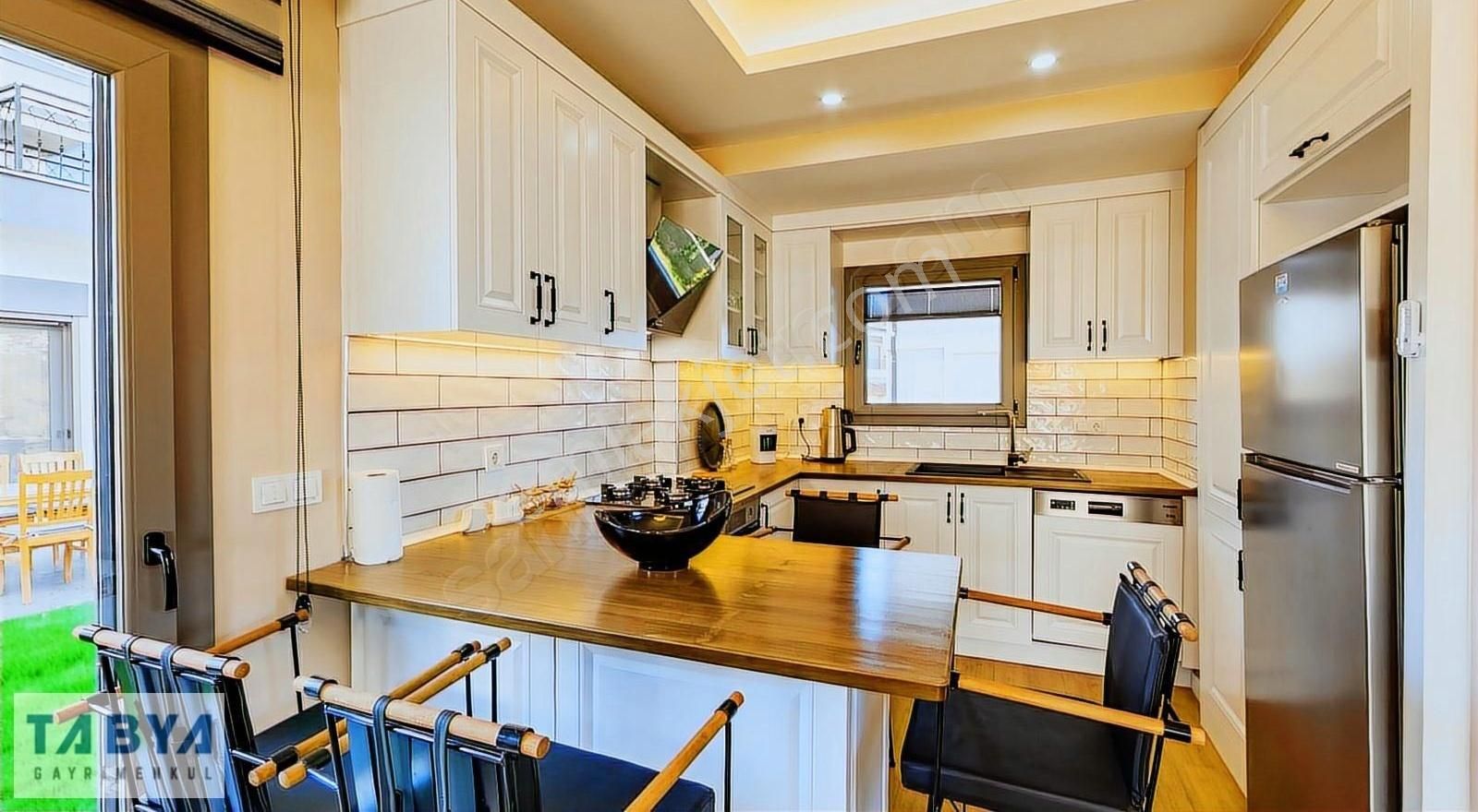 Sığacık'da Site İçerisinde Ful Eşyalı Havuzlu Tam Müstakil Villa - Görsel 31