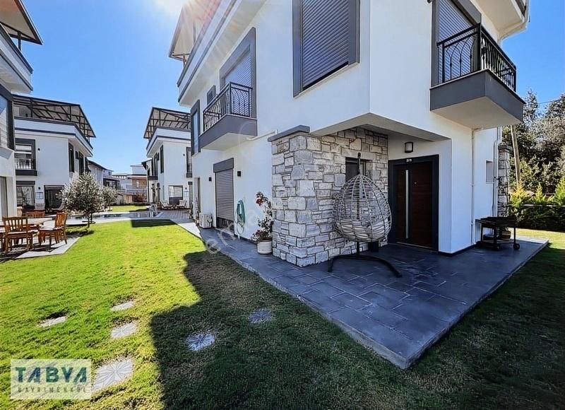 Sığacık'da Site İçerisinde Ful Eşyalı Havuzlu Tam Müstakil Villa - Görsel 12