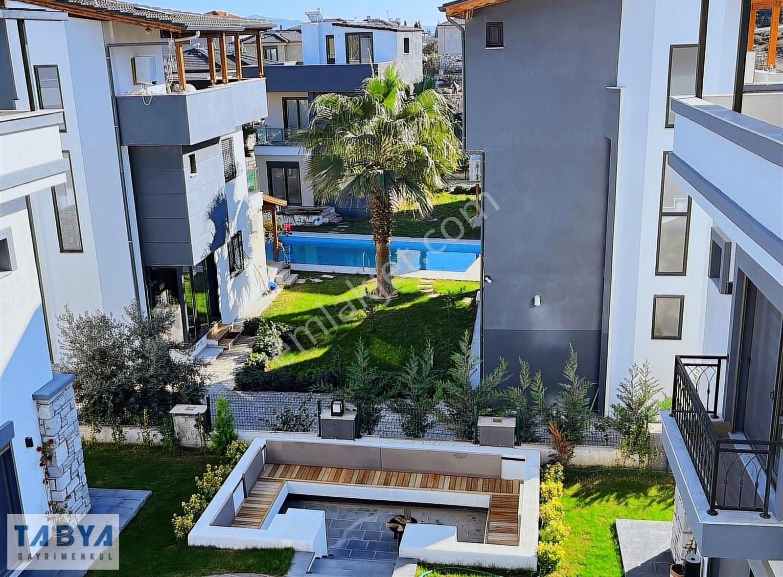 Sığacık'da Site İçerisinde Ful Eşyalı Havuzlu Tam Müstakil Villa - Görsel 27