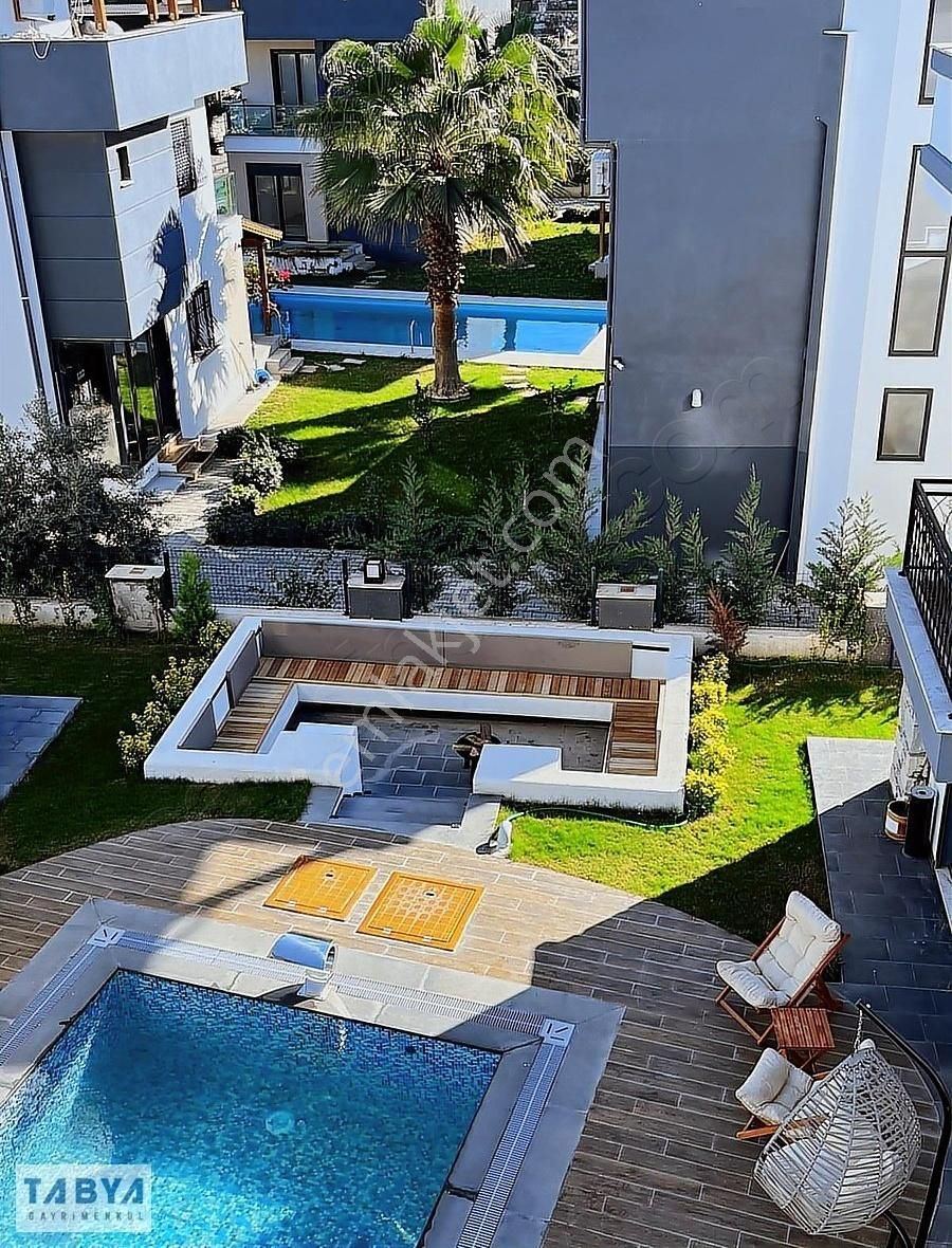 Sığacık'da Site İçerisinde Ful Eşyalı Havuzlu Tam Müstakil Villa - Görsel 32