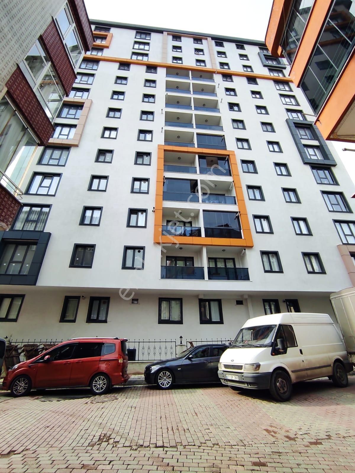 Bağcılar'da Mabeyn Sitesinde 6. Katta Kredili 2+1 Satılık Daire