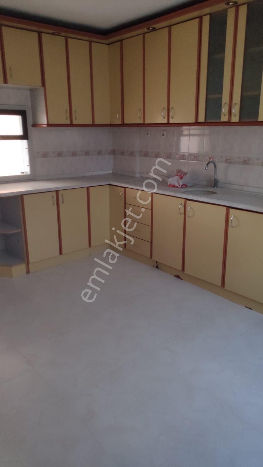 Önder Caddesi Üzerinde Kombili Kiralık 3+1 Daire