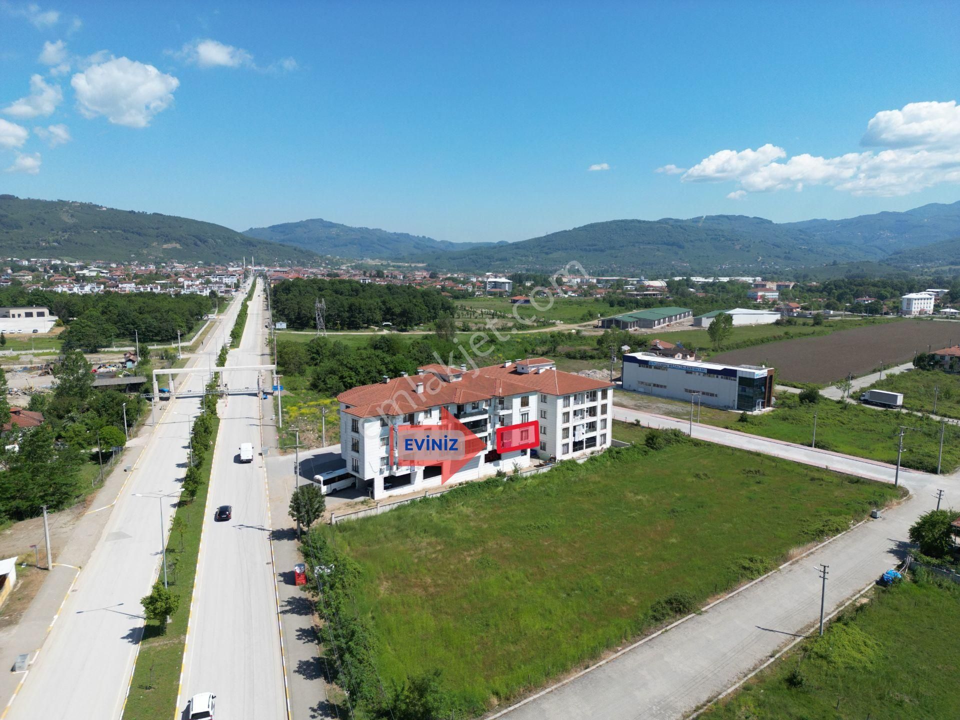 Düzce Gümüşova Da Hastaneye Yürüme Satılık Geniş Arakat 2+1
