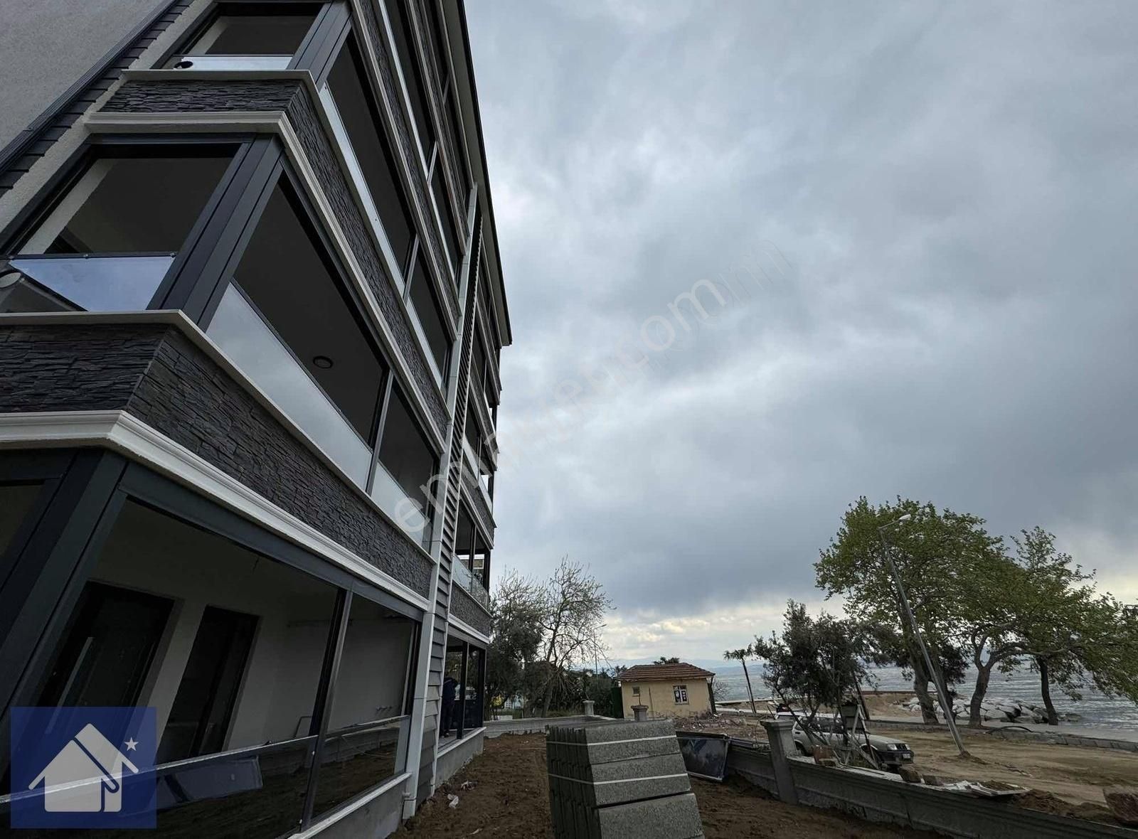 *denize 10 Adım*bölgenin En İyilerinden*130 M2*denize Sıfır