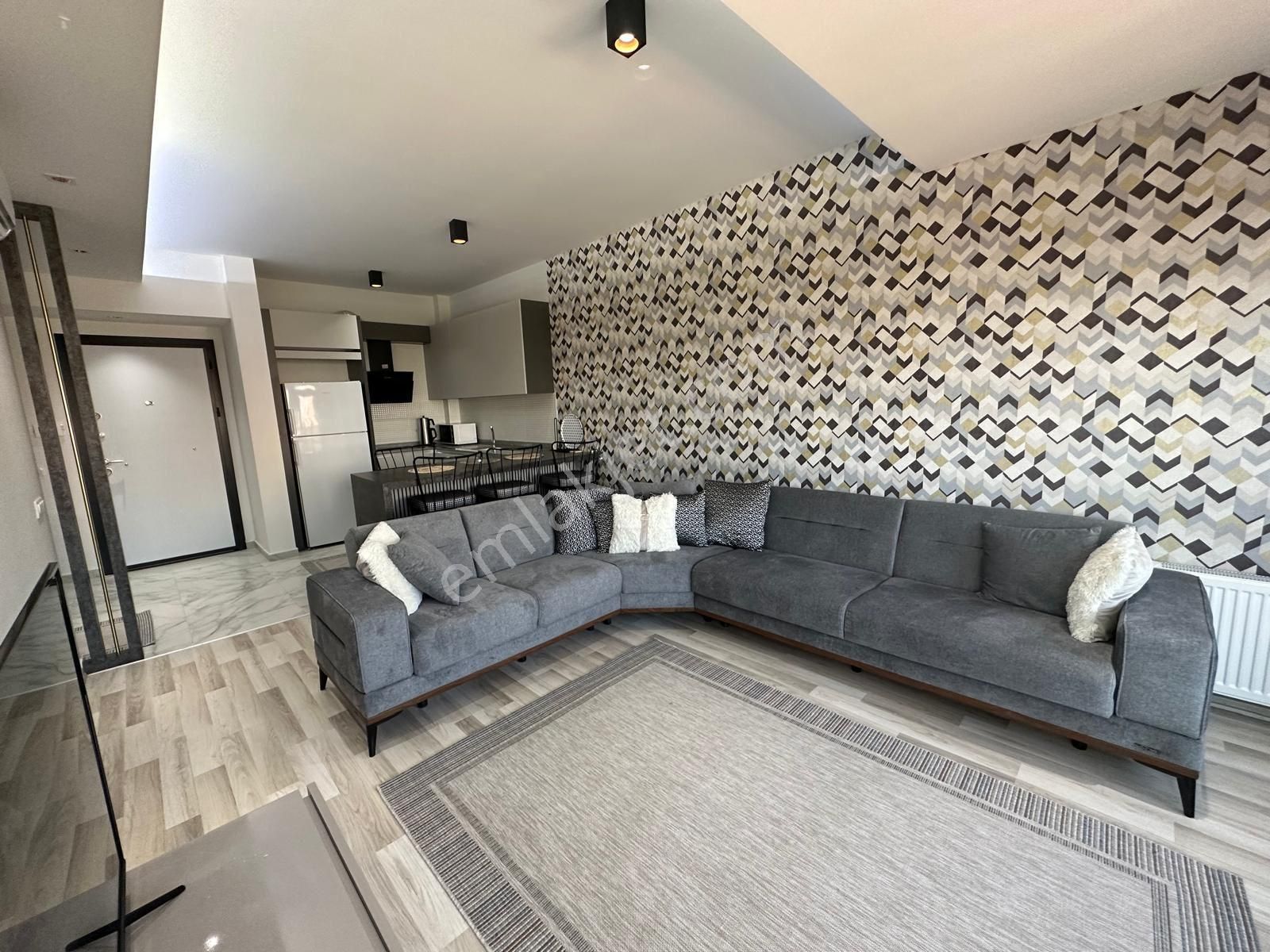 Deniz Manzaralı Site İçerisinde Full Eşyalı Daire