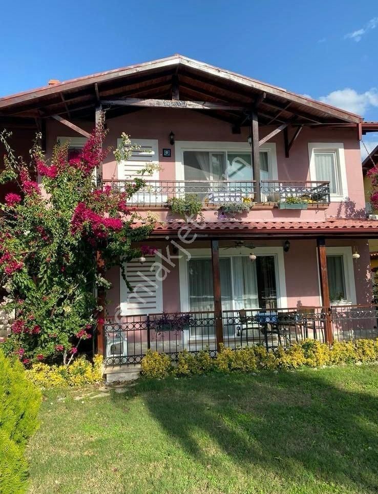 Fethiye'de Denize Yalnızca 100 Metrede Havuzlu Sitede Bahçeli