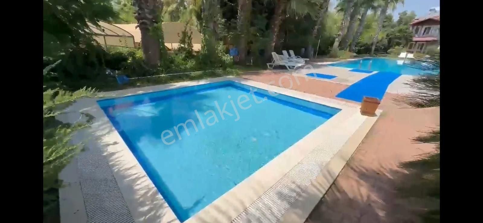 Fethiye'de Denize Yalnızca 100 Metrede Havuzlu Sitede Bahçeli