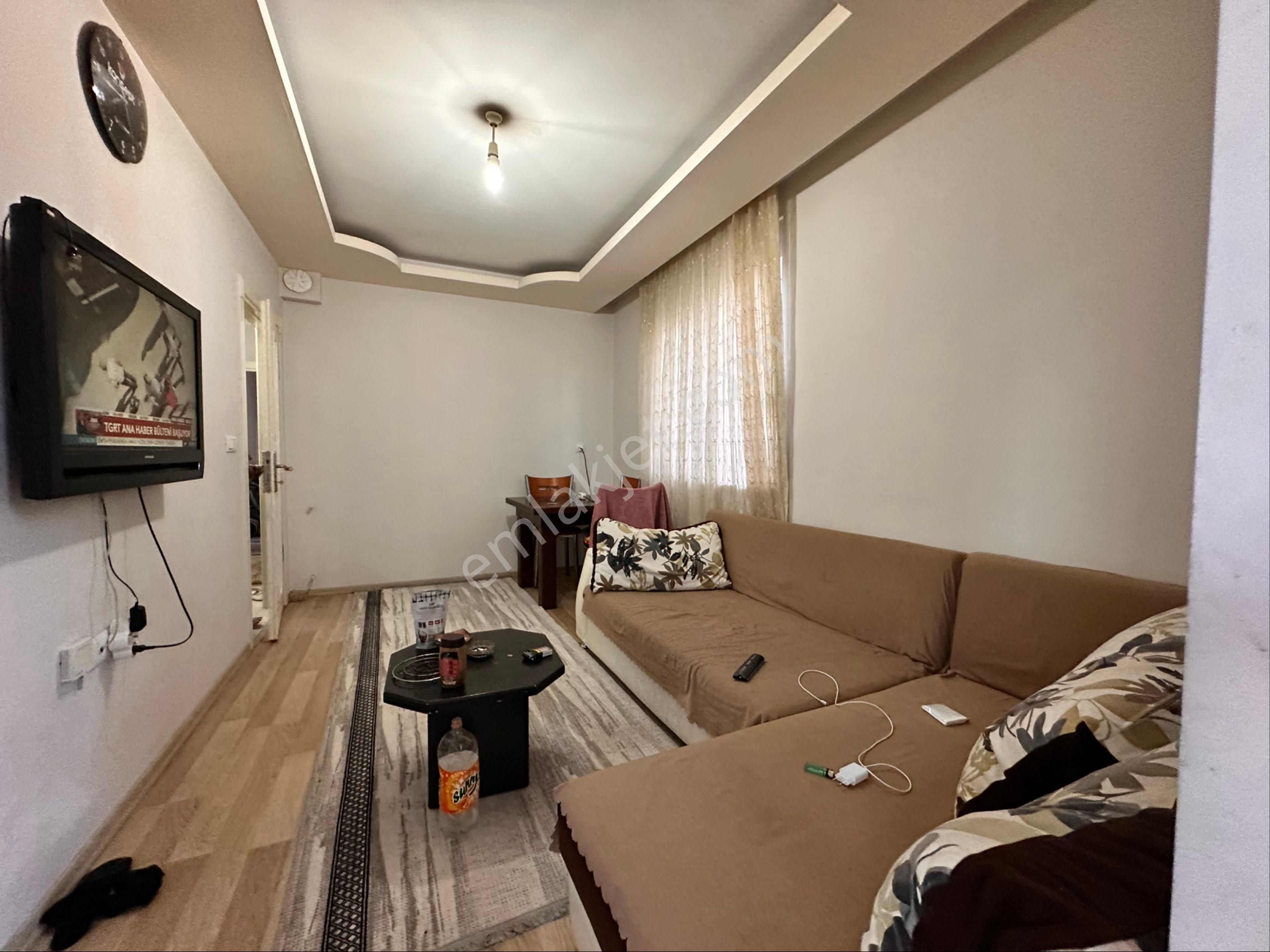 Mehmet Akifte Site İçi Masrafsız Ayrı Mutfak 2+1 Satılık Giriş