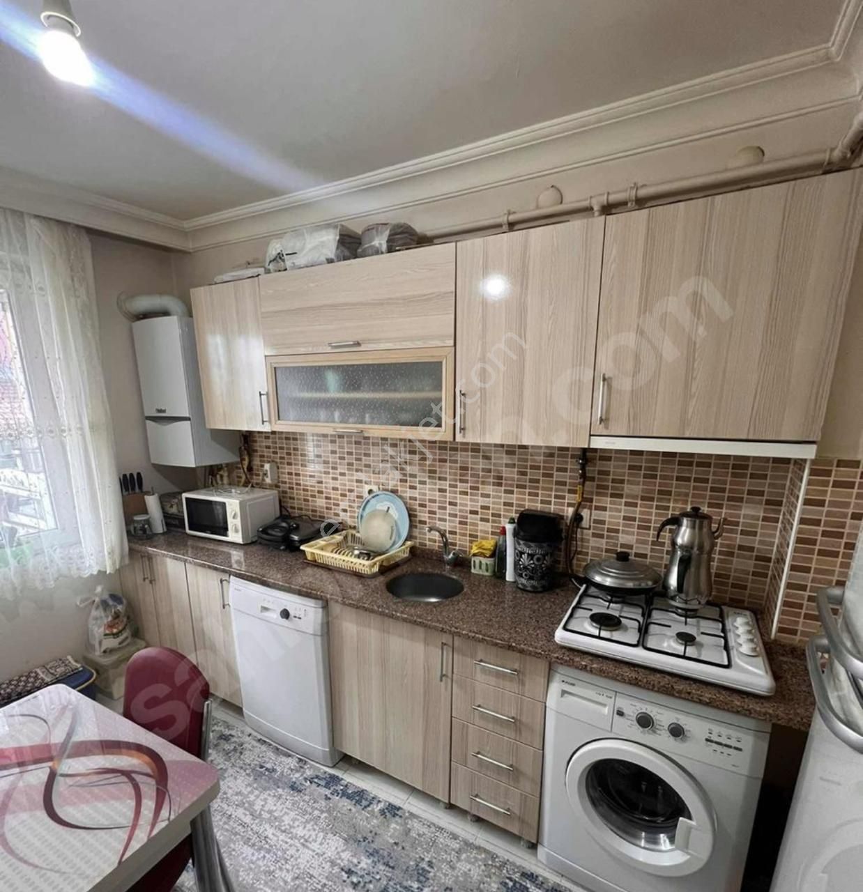 Akademi'den Gültepe'de Ara Kat Balkonlu Satılık 2+1