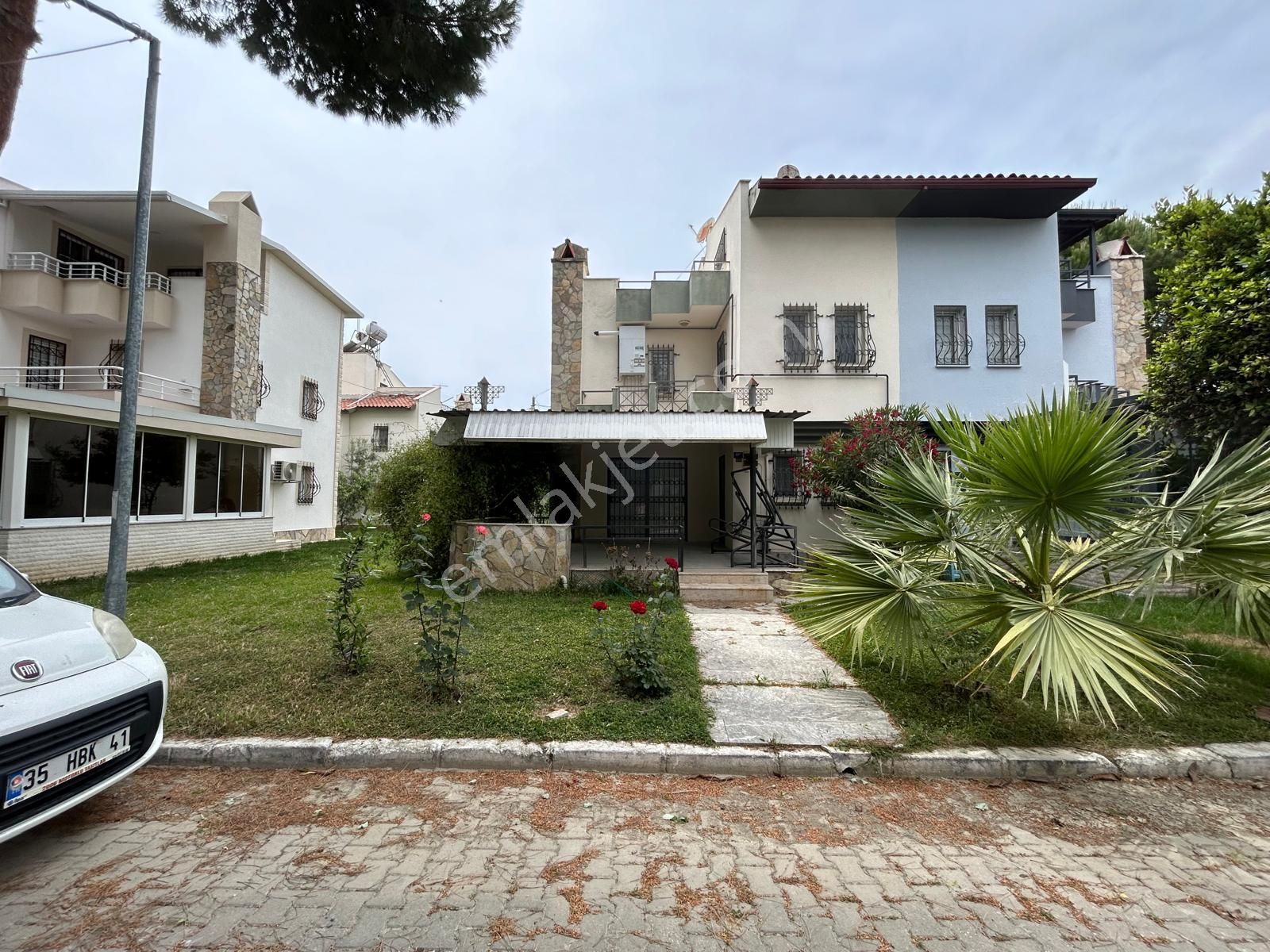 Batı Yakası Sitesinde Full Eşyalı Kiralık Yazlık