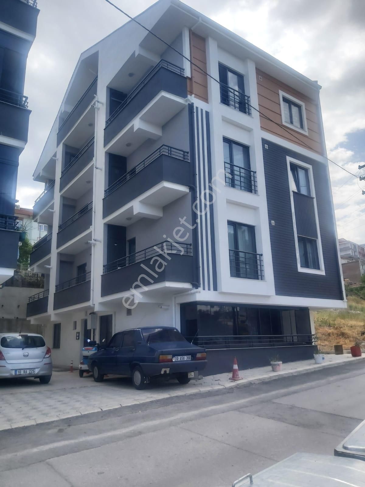 Balıkesir Altıeylül Sütlüce Mah. 1+1 45 M2 Eşyalı Satılık Daire