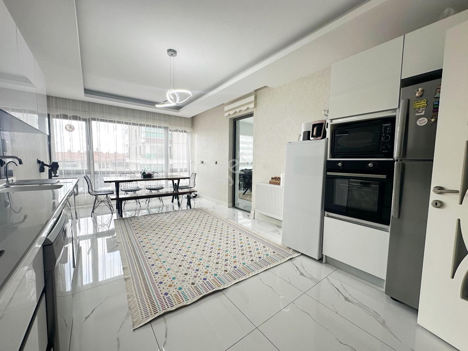 Kuşcağızda Havuz+saunalı Ultra Lüks Yapılı Uygun Fiyata 4+1 Site!