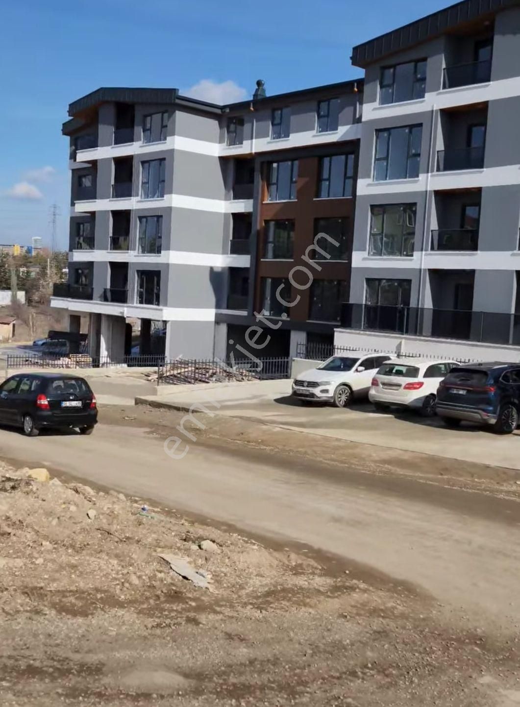 İncekte Site İçerisi 2+1 Dubleks Güvenlikli Cadde Üzeri Daire