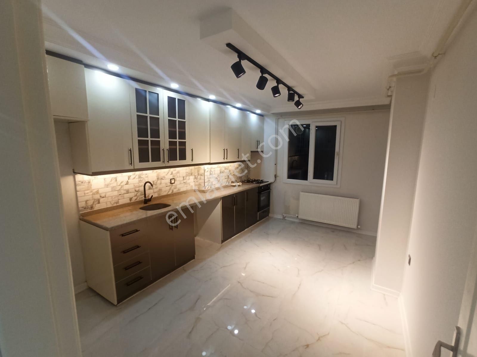 Barış Manço Blvr Yeni Bina Hasarsız Az Katlı 3+1 Satılık Full Yapılı Daire