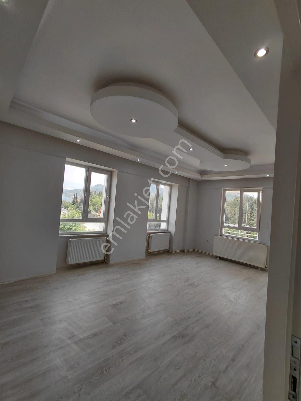 Isparta Merkez Muzaffertürkeş Mahallesinde Muhteşem Konumda Geniş Ferah Kiralık Daire