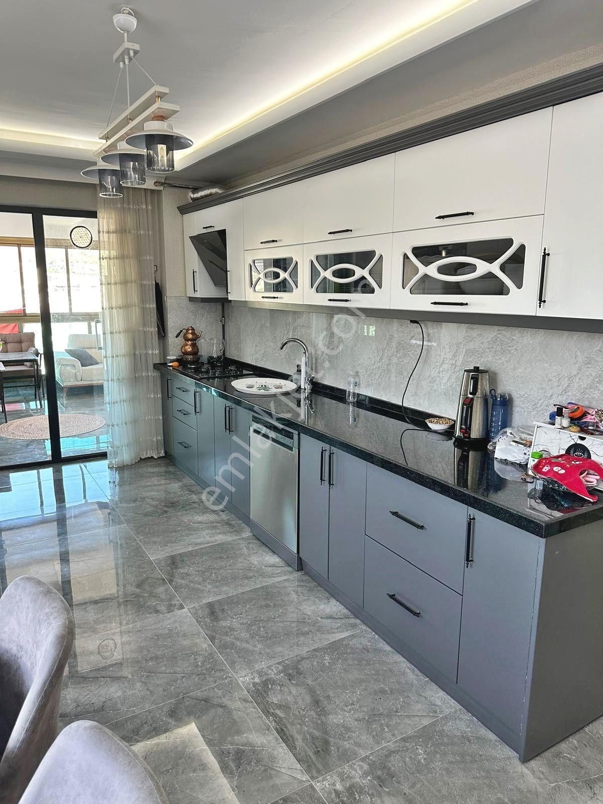Misket Mahallesinde Full Yapılı Manzaralı Asansörlü Ebeveyn Banyolu 3+1 Satılık Daire