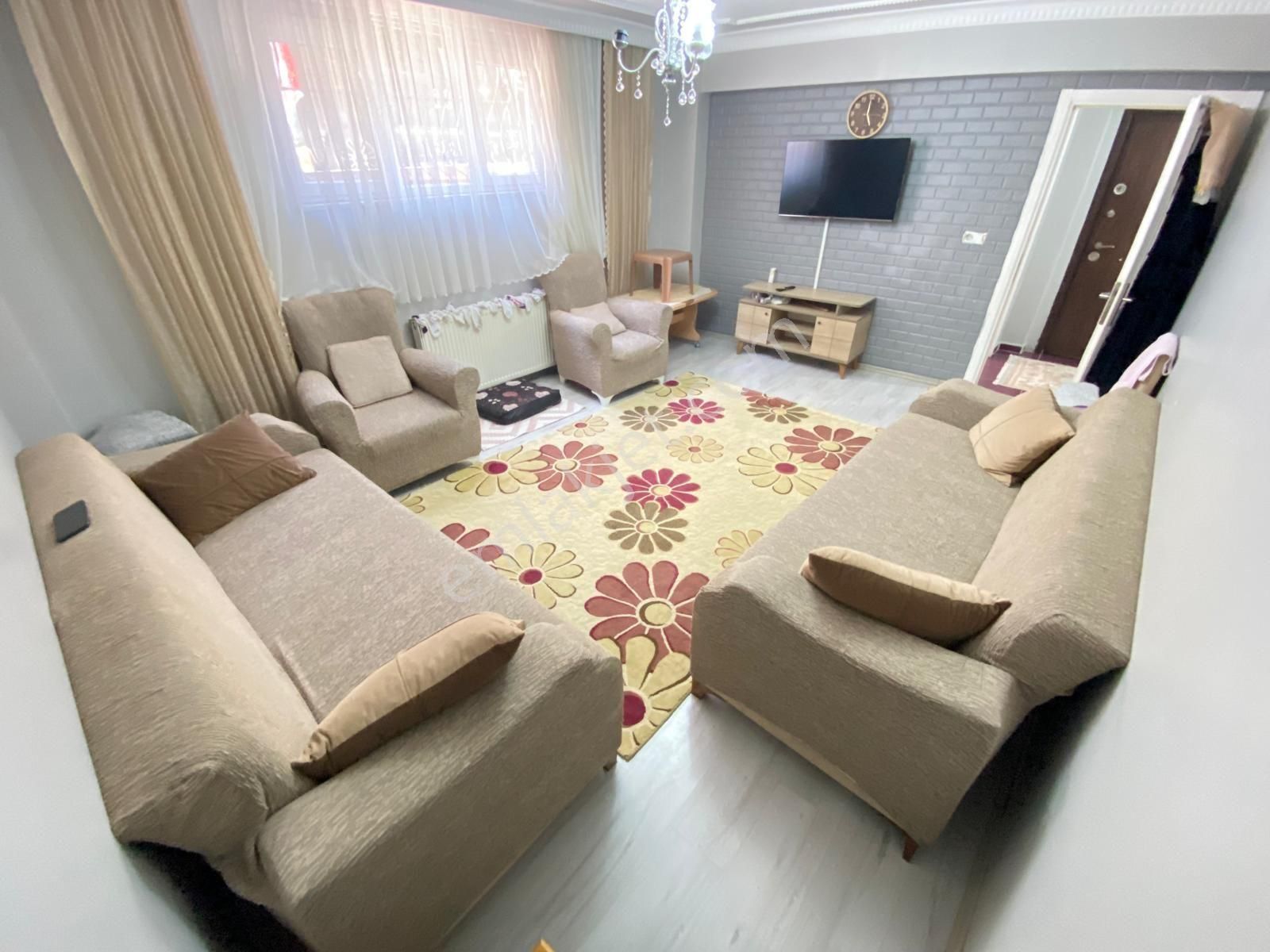 Pusula İnş.tan Cebeci Mah Cadeye Yakın 110m2 2+1 Bahçe Katı Daire
