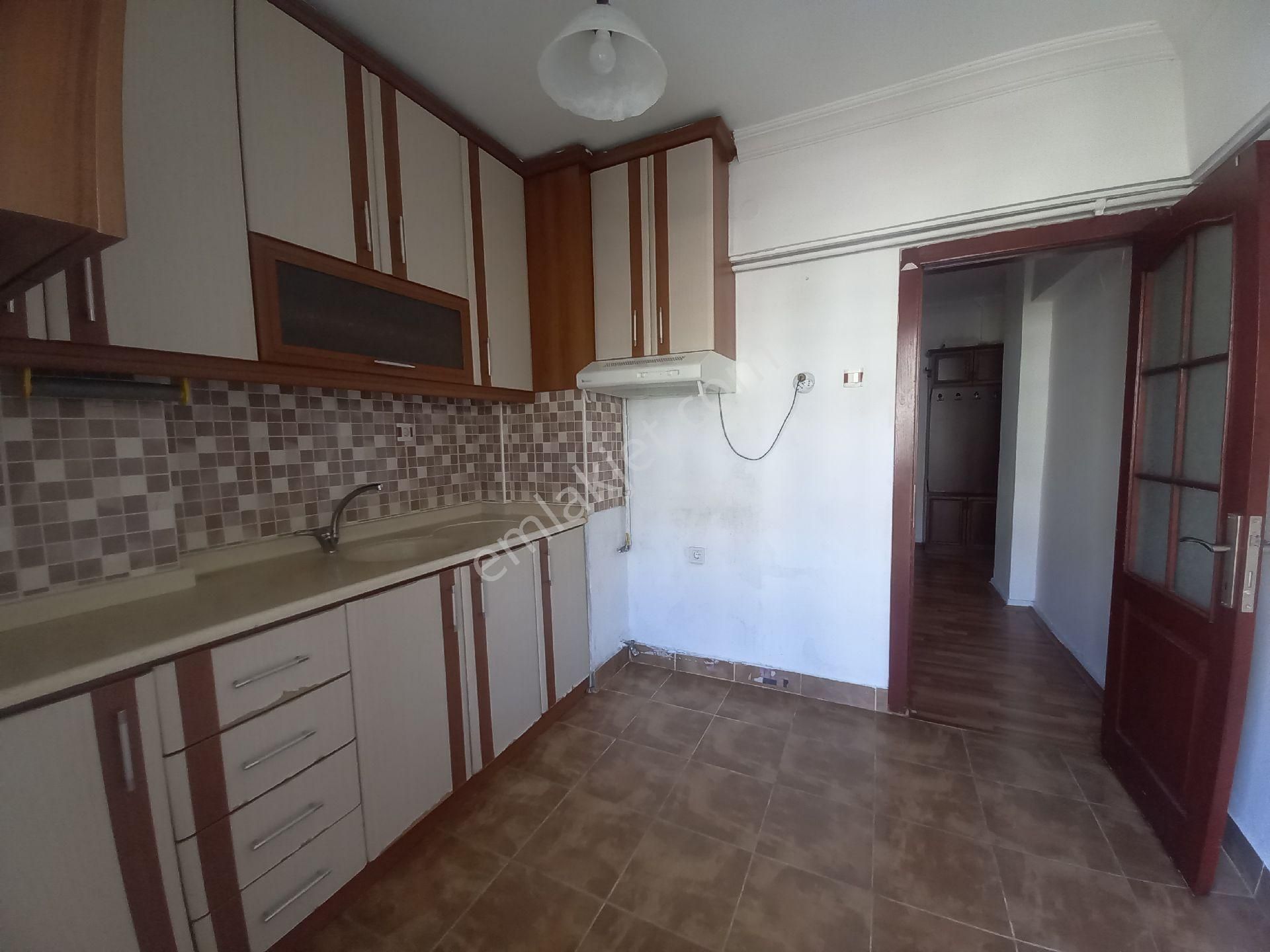 Atatürk Mah 3+1 Kiralık Katta Cadde Cepheli Daire