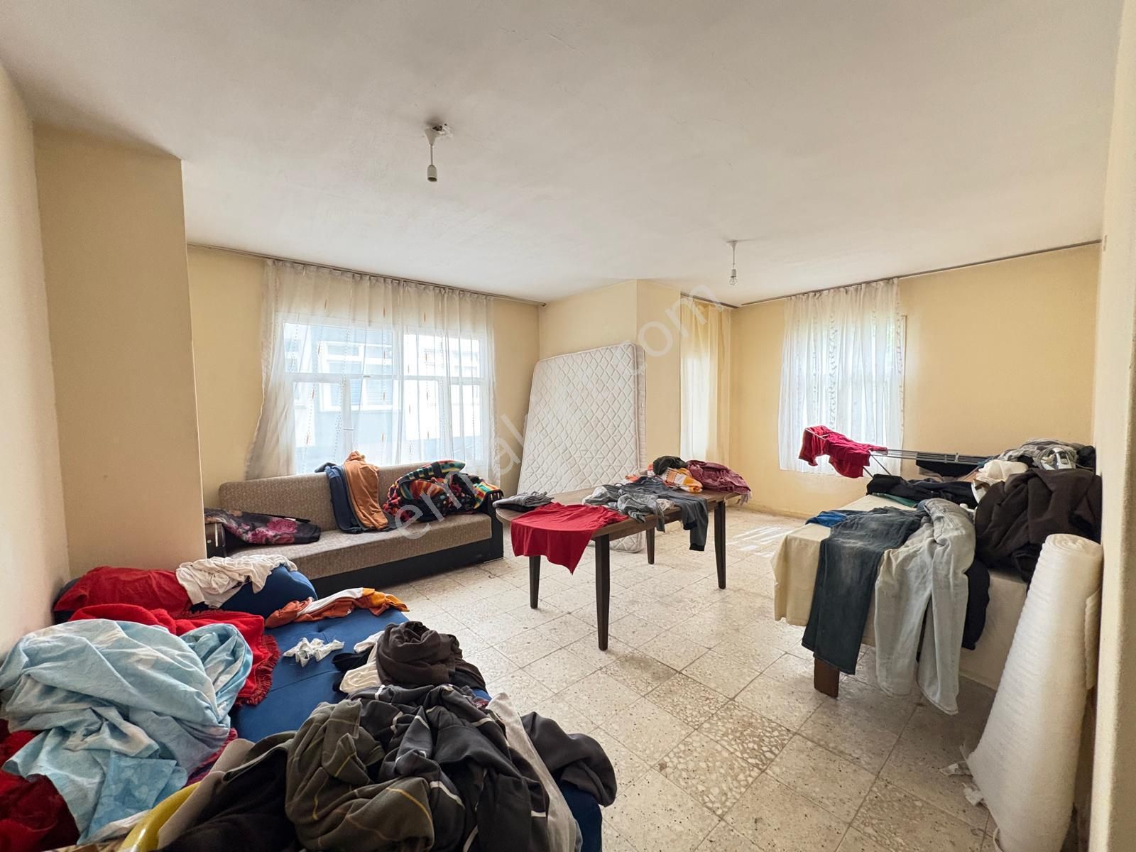 Prestij'den Cumhuriyet'te Sosyete Civarı Geniş 3+1 Daire