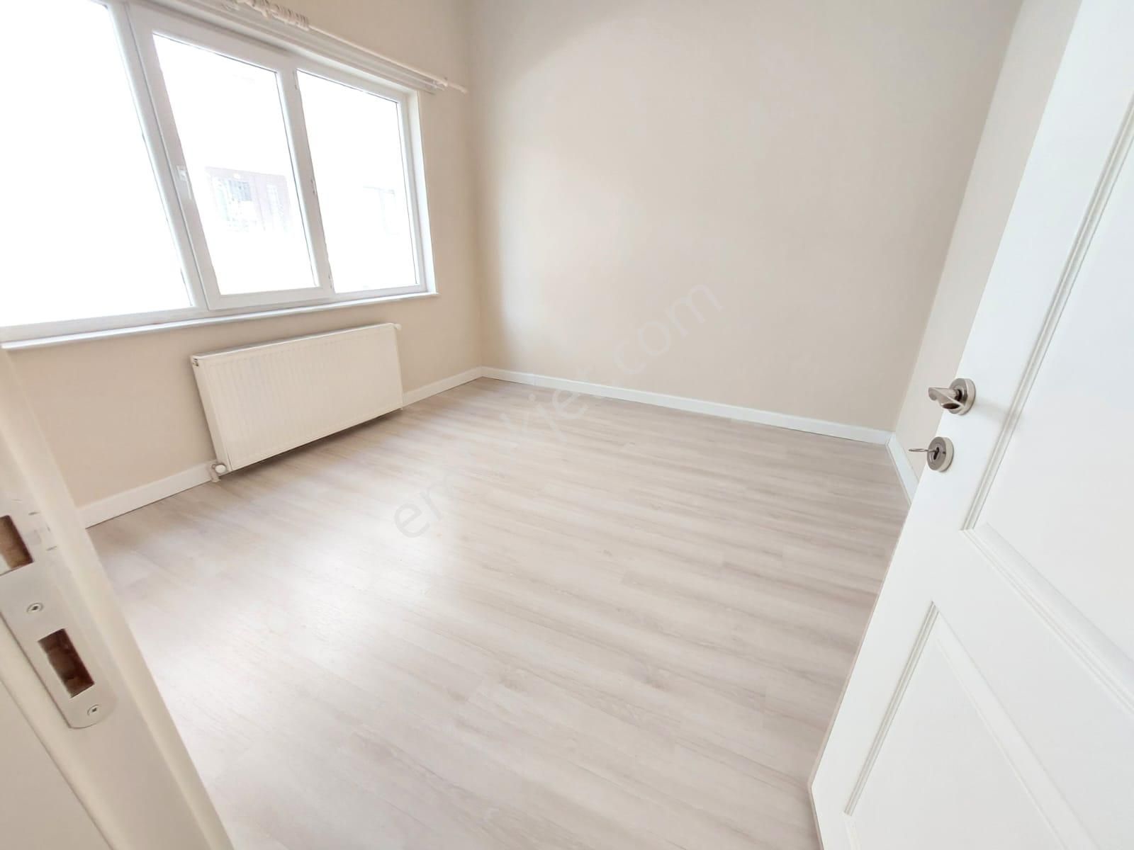 Göral Emlak Dikmen Caddesi Üzeri Polis Evi Yakını 1+1 Full Yapılı Ön Cephe