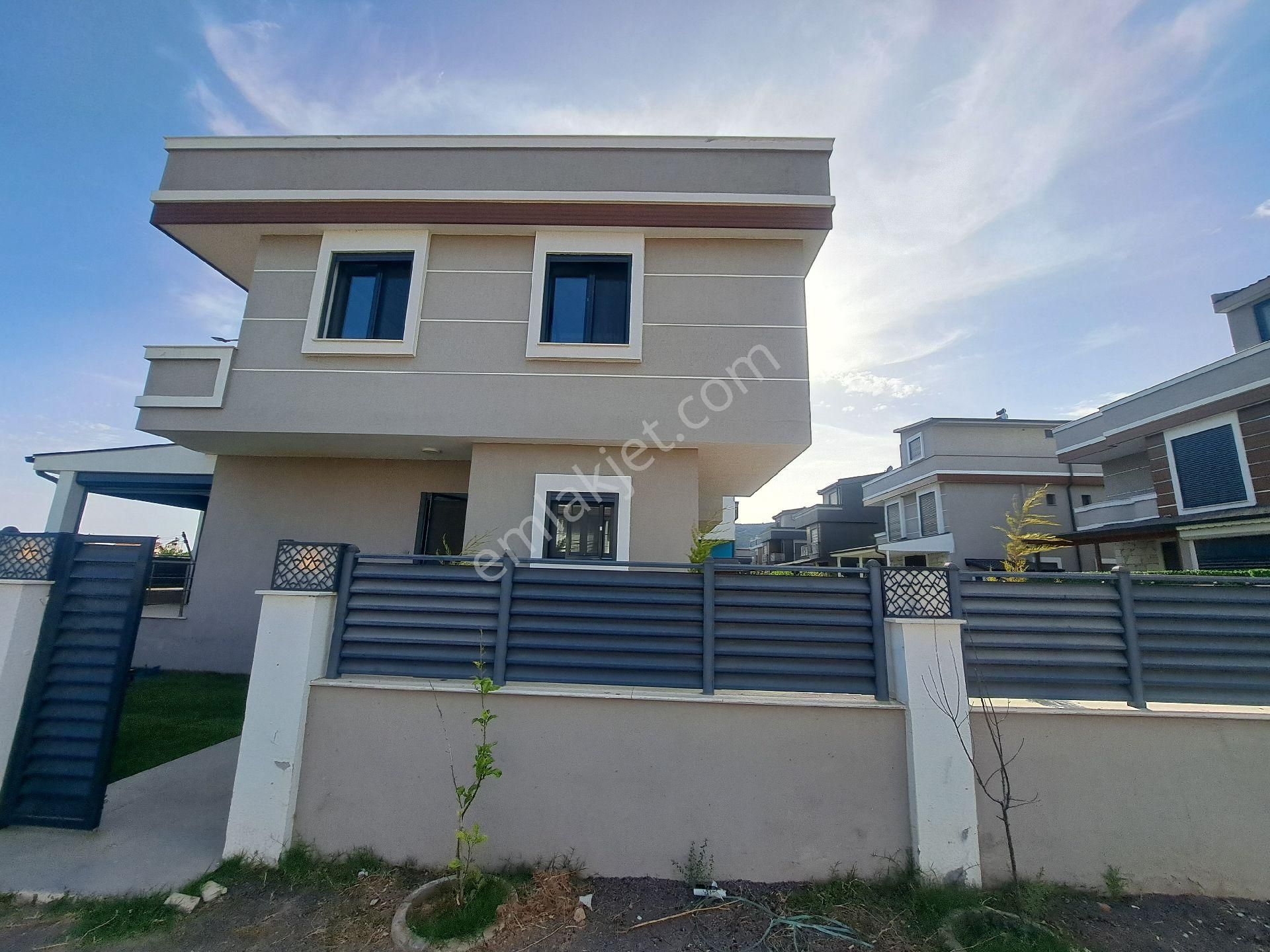 İzmir Seferihisar Atatürk Mahallesin De Satılık 3+1 Villa