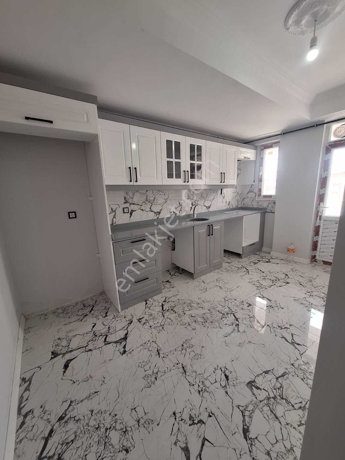 Kapaklı Merkezinde 2x1 Daıre Cadde Üzeınde