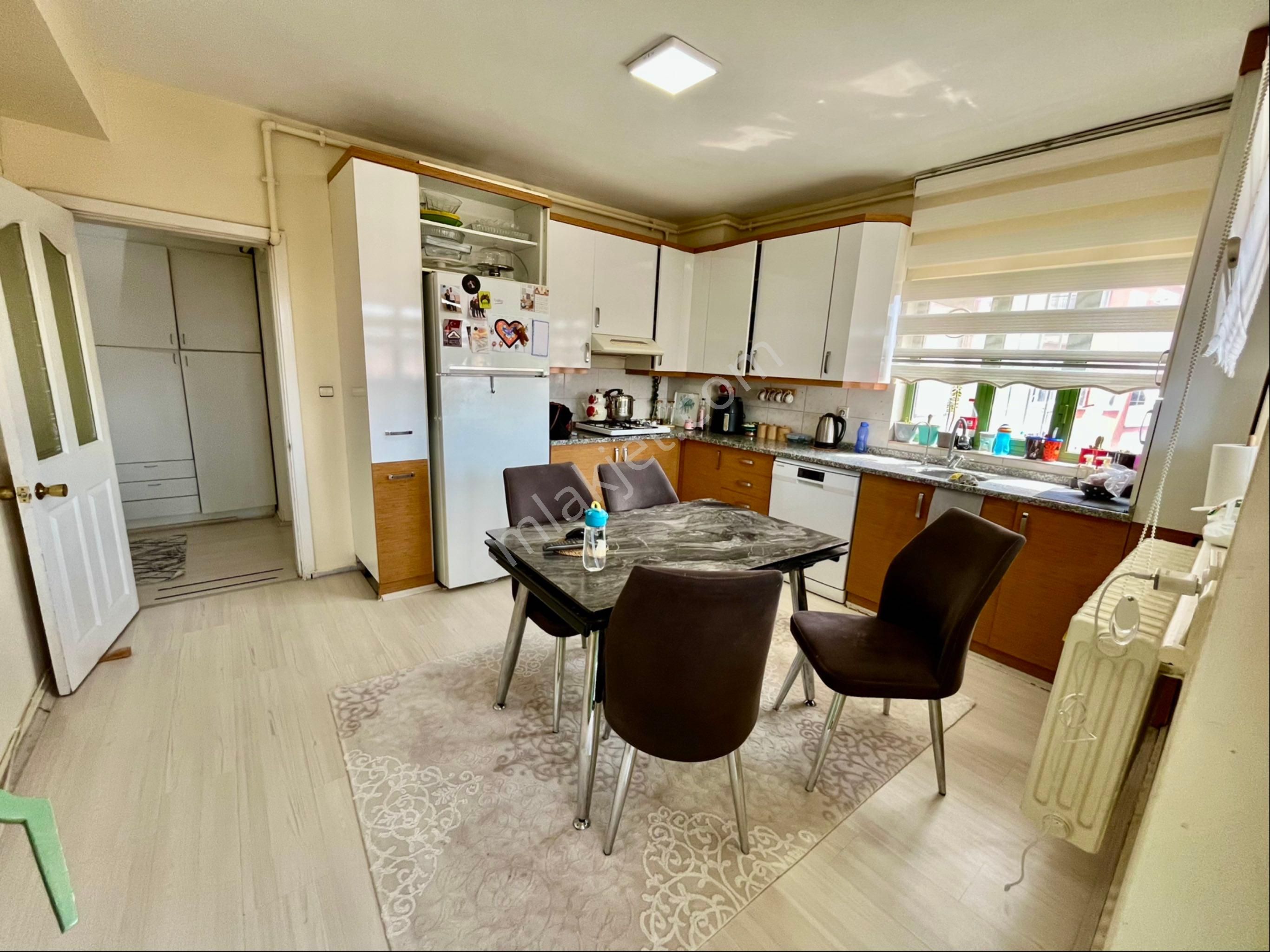 İnönü Cadde Üzeri 160m2 3+1 Arakat Asansörlü Harika Genişlikte Satılık Daire