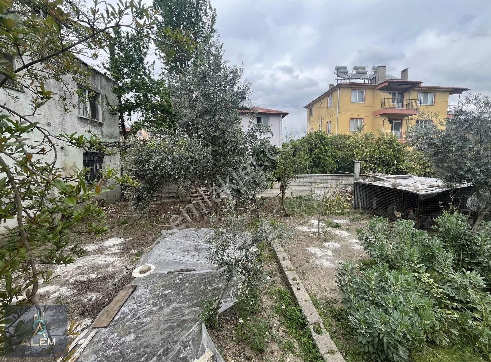 Alem Gayrimenkul'den Satılık Eski Ev Ve Bahçesi