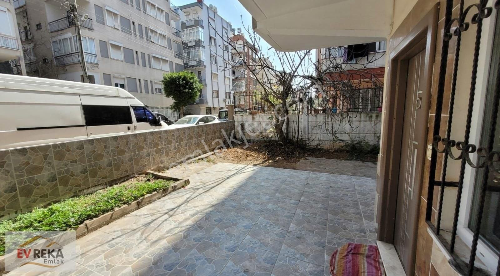 Güvenlik Mahallesinde 1+1 45 M2