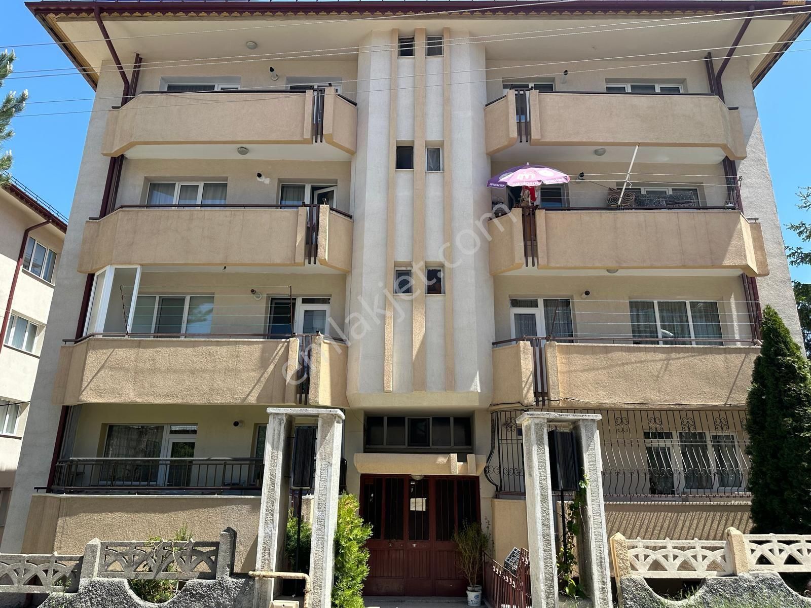Karahan Emlak'tan Satılık Daire*kümbet'te1.kat*125 M²*3+1